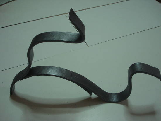 Metamorfosi di figura astratta in ferro battuto
