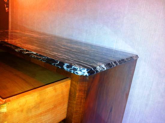 Secretaire antico in legno massello con marmo nero d'africa ... Marmo nero dafrica prezzo