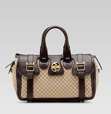 <a href="http://foto.libero.it/borse.donna/Foto-profilo/Bauletto-Gucci-1973" title="Bauletto Gucci 1973"><img src="http://digiphotostatic.libero.it/borse.donna/med/6c90899bf0_3811864_med.jpg" width="430" height="443" alt="Bauletto Gucci 1973" title="Bauletto Gucci 1973"/></a>