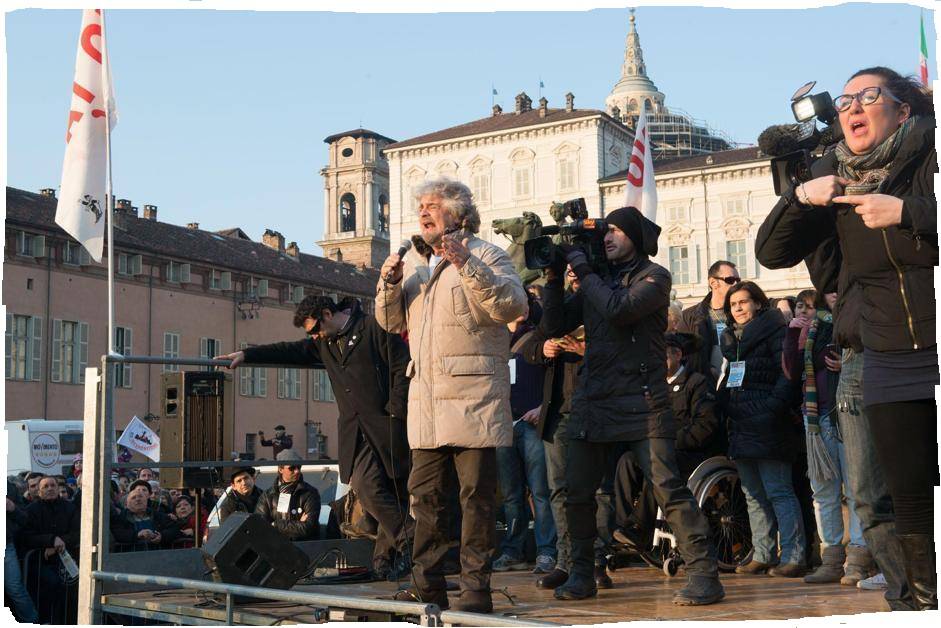 Grillo, in piazza a Torino