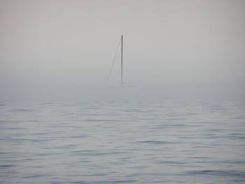 nebbia sul mare