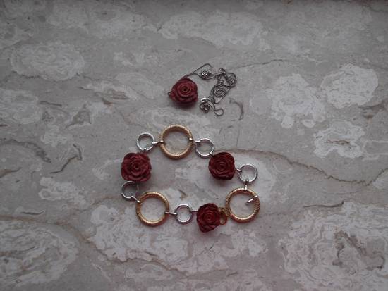 Bracciale orecchini e collana rose