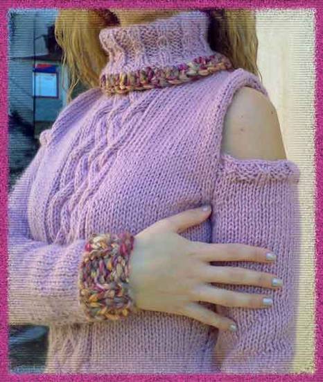Maglione rosa con intreccio su