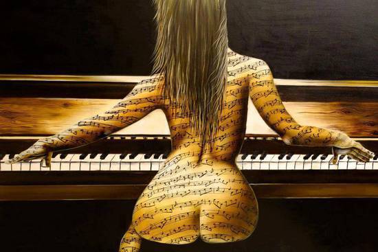 donna al pianoforte